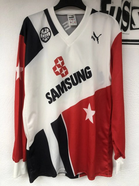Heimtrikot 1991/92, Bein Uwe